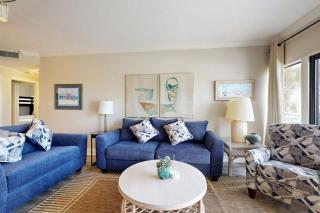 Snowbird-friendly condo with beach views private beach heated pool - 7