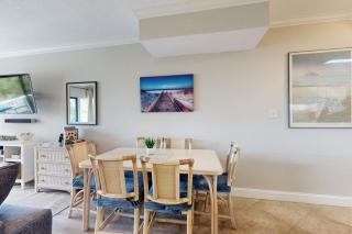 Snowbird-friendly condo with beach views private beach heated pool - 5
