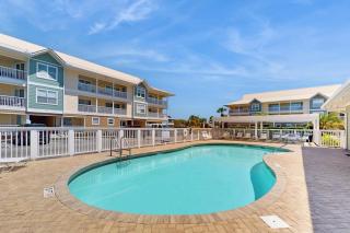 Family Friendly Condo with Shared Pool WiFi Private Washer & Dryer & Central AC - 9