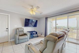 Family Friendly Condo with Shared Pool WiFi Private Washer & Dryer & Central AC - 5