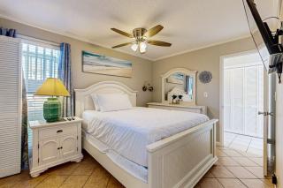 Inviting condo with dock pool hot tub & private beach - dog-friendly - 2