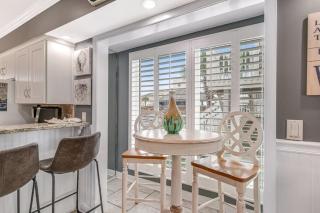 Stylish waterfront condo with pools hot tubs private beach & sports courts - 5