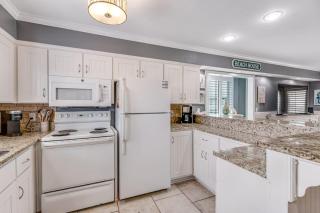 Stylish waterfront condo with pools hot tubs private beach & sports courts - 3