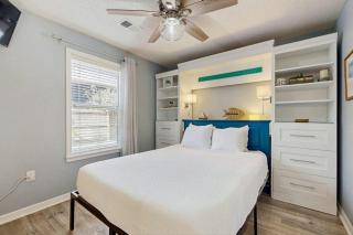Condo in paradise with open layout pool access & patio - snowbird-friendly - 1