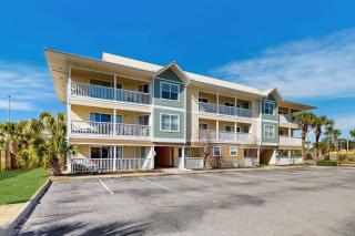 Condo in paradise with open layout pool access & patio - snowbird-friendly - 8