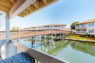Cozy coastal condo with pool easy beach access balcony & canal views - 8