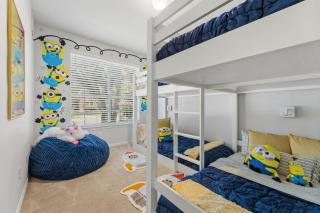 4 Themed Rooms - 11 Min to Universal Kids - 6
