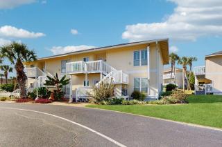 Calming condo with hot tub tennis court pool & balcony - 7