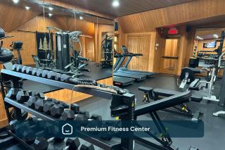 Chalet Bee with Private Hot Tub, Sauna & Pool , Fiddler Lake - 4