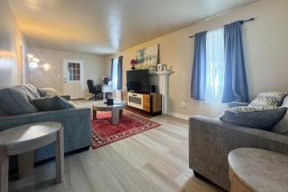 15 Mi to Dtwn Detroit: Cozy Family Home w/ Yard! - 4