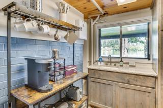 Tanwax Lake Waterfront Studio w/ Private Hot Tub! - 2