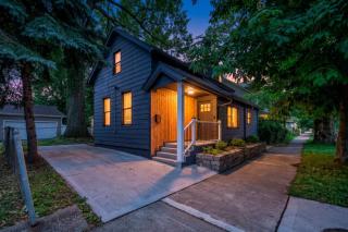 Spacious 3BR PetFriendly Retreat Near DT Cleveland - 5