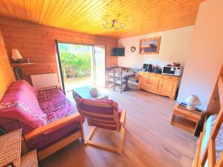 Charmant chalet - appartement avec chambre - terrasse - jardin- parking - proche toutes commodités et lac - calme - 6