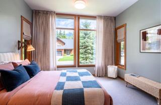 Great Escape Chalet Revelstoke - 2
