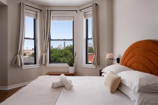 Penthouse with Private Rooftop and Skyline Views - Sleeps 6 - 6