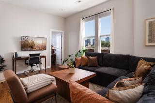 Penthouse with Private Rooftop and Skyline Views - Sleeps 6 - 8