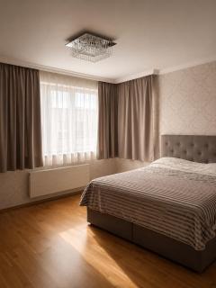 Luxury Marina Apartment with River View - 4