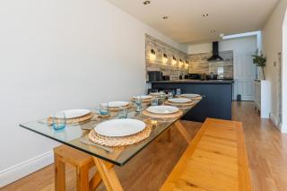 Stylish 3 Bedroom Townhouse in Central Swanage - 9