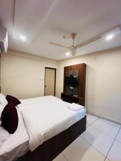 GYPSY HOTEL CUSAT - 9