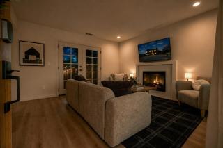 The Noir House, Cozy haven near Sequoia & Kaweah - 7