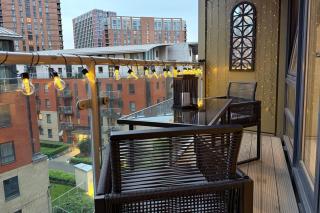 Central Leeds Two Bed Two Bath City View with Balcony - 7