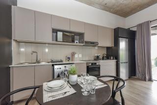 The Lineal 106 - Bright & Modern 1BR in Sandton Pool - Fast Wi-Fi - 3