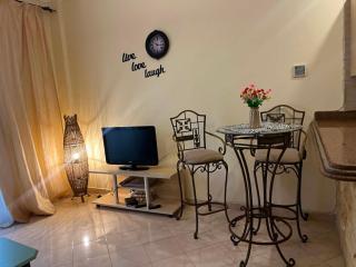 Palm Beach Piazza LUXURY Apartment-Private Beach Access - 9