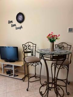 Palm Beach Piazza LUXURY Apartment-Private Beach Access - 6
