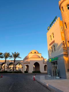 Palm Beach Piazza LUXURY Apartment-Private Beach Access - 5
