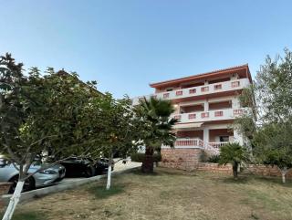 Four Seasons Apartments - 6