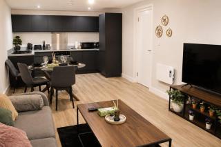 Comfy Spacious 2 BDR Apt in Centre with Allocated Parking Bay - 3