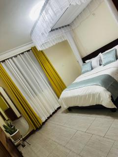 A&R Two Bedroom Furnished Apartments Kyebando - 6