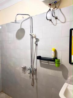 A&R Two Bedroom Furnished Apartments Kyebando - 1