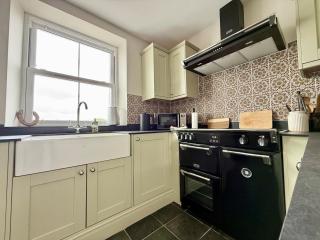 A detached period RURAL home with views, Sleeps 7 with Cymru Holidays - 3
