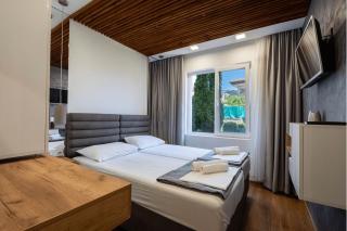Sunray Guest House, Private Rooms & Apartment with Lovely Sea View - 1