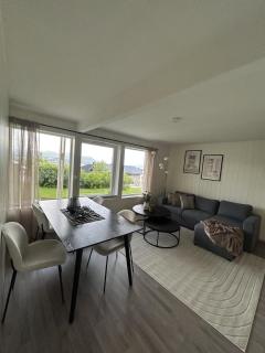 Modern Apartment with Sea View & Free Parking - 4