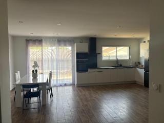 Grande maison aison neuve 8-9 personnes - 2