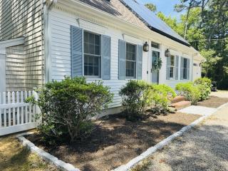 Luxe Holiday in Orleans! 5BR Hot Tub, Bikes, Game Room, Beaches - 0