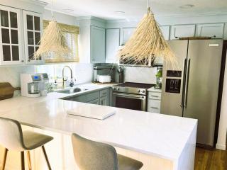 Luxe Holiday in Orleans! 5BR Hot Tub, Bikes, Game Room, Beaches - 7