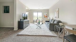 Landing Incredible 1BD Gym Courtyard - 8