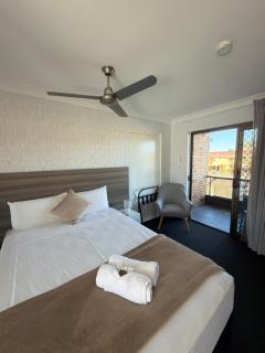 Bribie Waterways Motel - 8