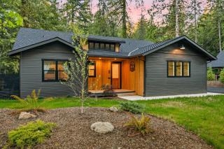 Mt. Hood Dome Retreat Hot Tub & Sauna, EV & More - 0