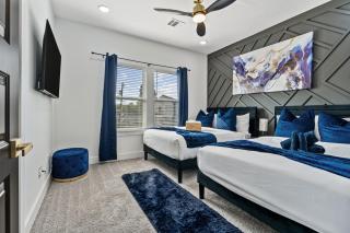 NEW! 3BR Townhouse Near IAH Airport & DWNTWN- Perfect For Groups - 4