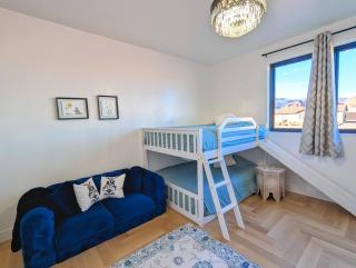 Luxury Modern 4 Bedroom House Near Capitol Reef NP Sleeps 10 - Torrey - 1