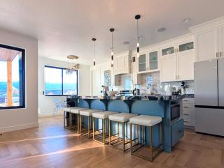 Luxury Modern 4 Bedroom House Near Capitol Reef NP Sleeps 10 - Torrey - 0
