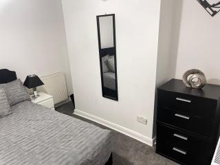Cozy Two Bedroom Flat 1 Minute from Forest Hill Train Station - 2