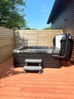 Swallow Lodge with Hot Tub, dogs welcome sleeps 8, Great resort Facilities - 9