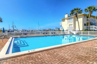 Central condo with five Pools three hot tubs beach access & free golf access - 9