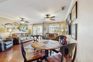 Central condo with five Pools three hot tubs beach access & free golf access - 3