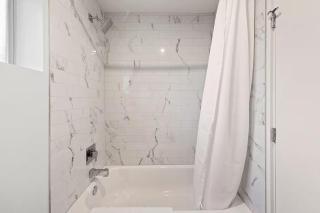 Central DTPH Studio Retreat with Pool - 1